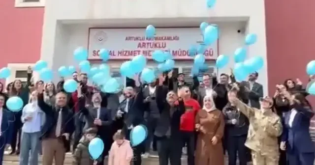 Mardin de otizmli çocuklar gökyüzüne balonlar bıraktı VİDEO İZLE
