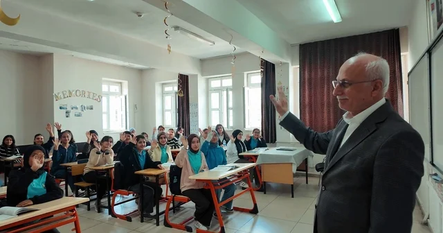 Emekliye ayrılan okul müdürüne veda Adıyaman Haberleri