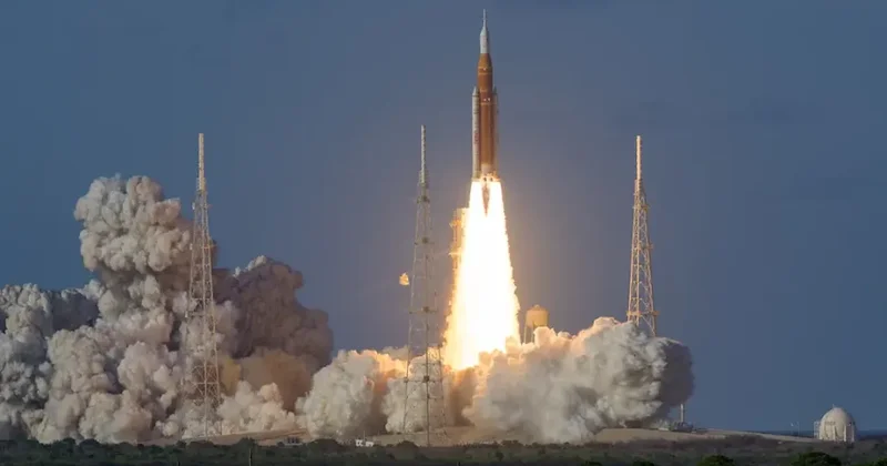 Tarihi uzay görevi için füze fırlatıldı: Ay üssünü kurmak için ilk adım Sözcü Gazetesi