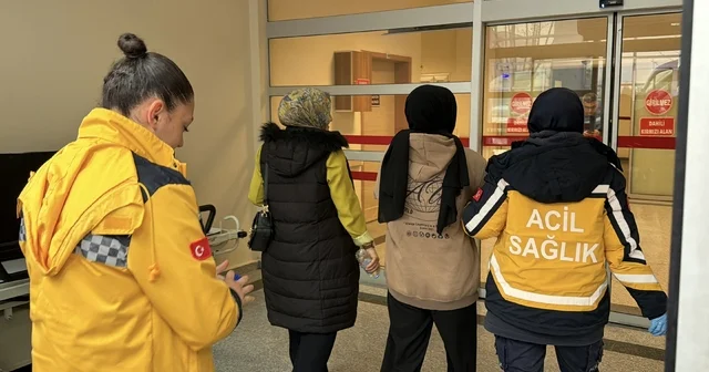 Adıyaman da 2 öğrenciye çarpan motosikletli kaçtı Adıyaman Haberleri