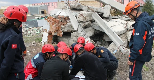 Üniversite öğrencileri, Kıbrıs ta yapılacak Arama Kurtarma Oyunları na hazırlanıyor Kayseri Haberleri