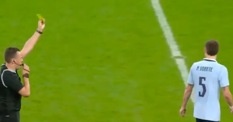 İki sarı kart görüp atılmamıştı: Galatasaray peşine düştü