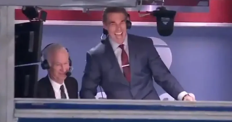 Maç topunu hatıra olarak isteyen spikeri havalara uçuran hareket