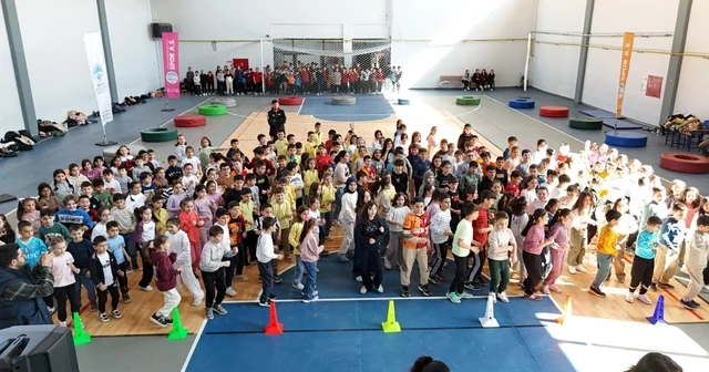 Büyükşehir Spor A.Ş. den Develi de 550 öğrenciye spor dolu buluşma Kayseri Haberleri