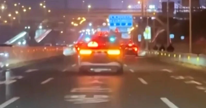 Çin de sürücüsüz taksiler sistem arızası nedeniyle yolda kaldı