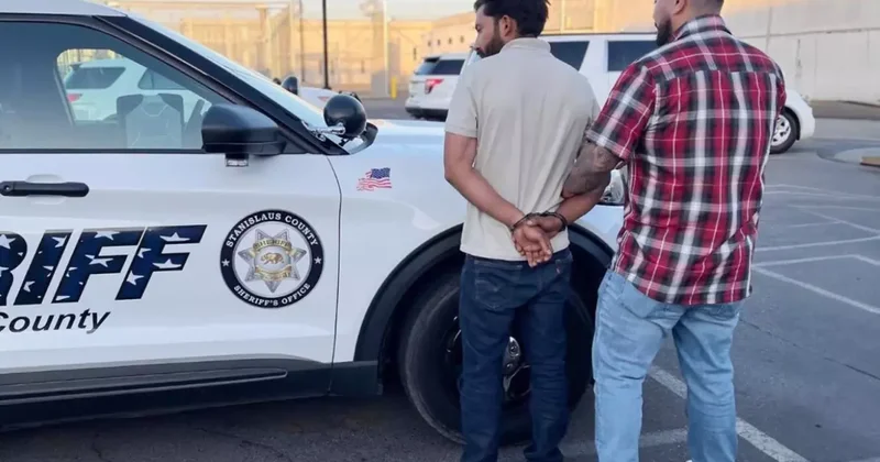 Kadının evine gizlice girip uyurken ayak parmaklarını emdi