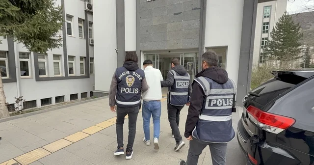Milyonluk vurgun yaptı, şehir şehir kaçarken yakayı Ankara da ele verdi Tokat ta yaşlı kadını polisim yalanıyla kandırıp milyonluk vurgun yapan dolandırıcı Ankara da yakalandı Tokat Haberleri