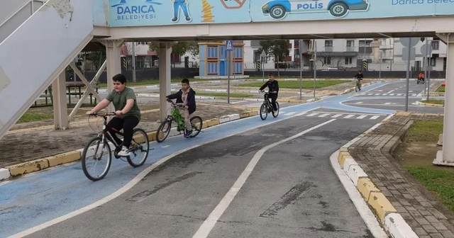 Darıca da öğrenciler trafik kurallarını uygulamalı öğreniyor Kocaeli Haberleri