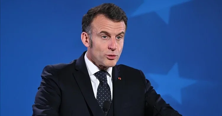 Macron dan ailesini hedef alan Trump a tepki