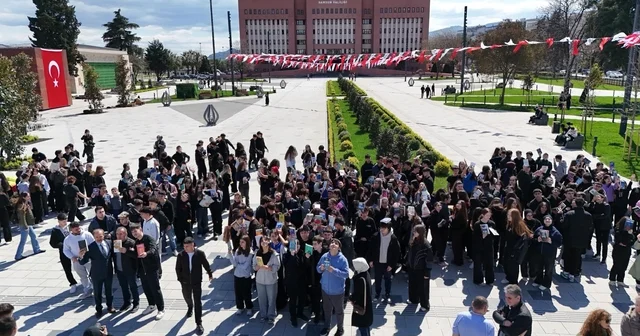 Öğrenciler, İstiklal Meydanı nda kitap okudu Samsun Haberleri