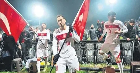 MEVLÜT TEZEL En çok çocuklar için sevindim