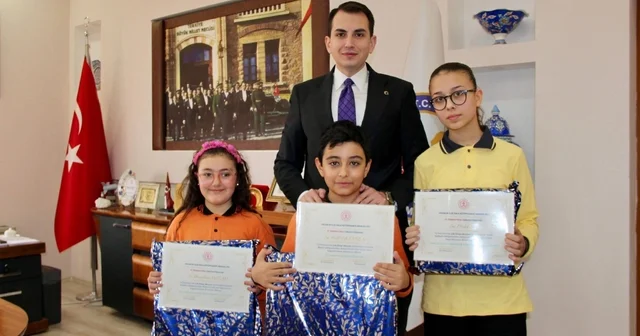 Hisarcık ta Kitap kurdu öğrencilere Kaymakam Atam dan ödül Kütahya Haberleri