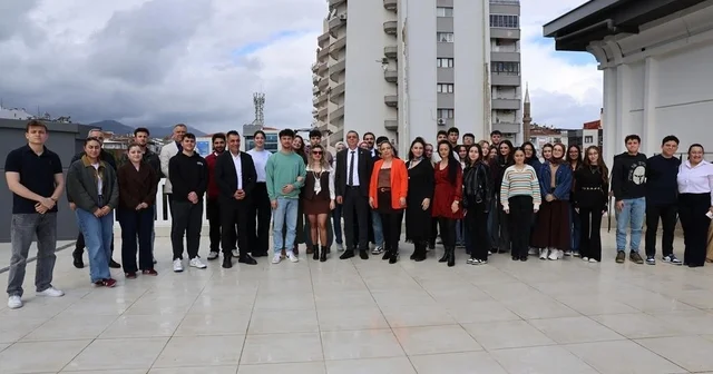 Başkan Şimşek, YKS ye hazırlanan gençlerle kahvaltıda buluştu Manisa Haberleri