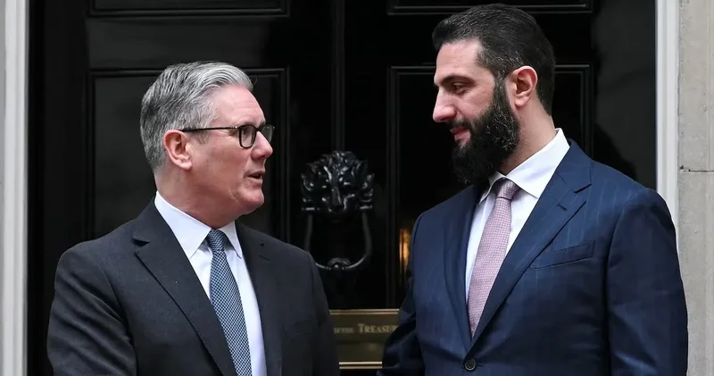 Ahmed Şara İngiltere de protestoyla karşılandı