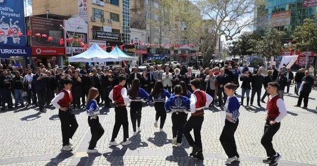 Başkanı Mehmet Ertaş Vanlıların kurtuluş coşkusuna ortak oldu Van ın kurtuluş günü Edremit te kutlandı Balıkesir Haberleri