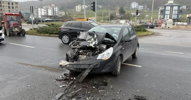 Samsun da iki aracın çarpıştığı kazada 2 kişi yaralandı Samsun Haberleri