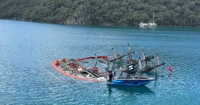 Tur teknesi sulara gömüldü: 1 ölü VİDEO İZLE