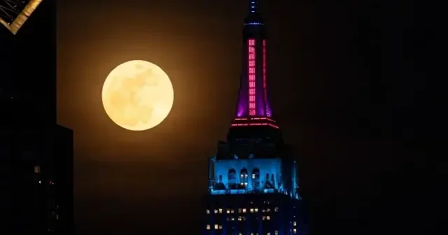 New York semalarında büyüleyen manzara: “Pembe Ay” geceyi aydınlattı VİDEO İZLE