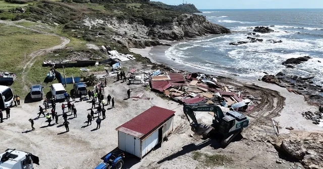 Sahil kenarındaki kaçak yapıların yıkımı sürüyor Adana Haberleri