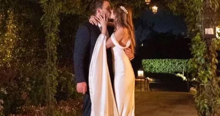 Yedi yıldır bir çatı altında yaşayıp gidiyorlar.... Geleneksel evlilikten yanayım... Kocam olmasa ne yapardım!