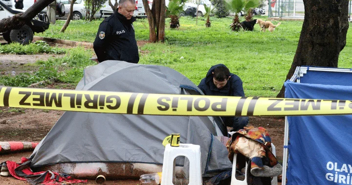 Antalya da 2 aydır parktaki çadırda kalıyordu! Cansız bedeni bulundu