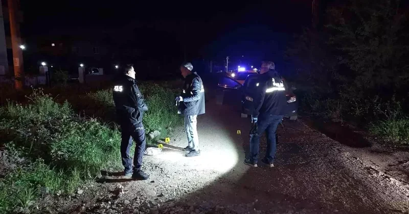 Telefon alışverişinden kalan 24 bin TL alacaklarını almaya giden kardeşler mermilerin hedefi oldu