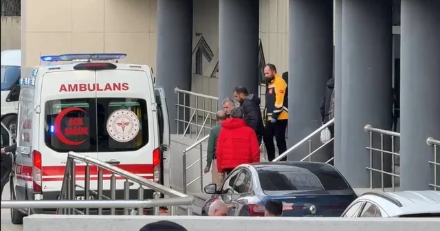 Bursa da 57 kişinin gözaltına alındığı operasyonda kabızlık şikayeti baş gösterdi Emniyette gözaltı süreleri devam ederken 112 ambulansıyla hastaneye götürülüp getirilen 7 kişinin strese bağlı kabızlık sorunu yaşadıkları öğrenildi Bursa Haberleri