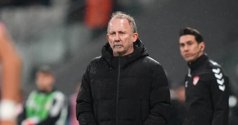 Beşiktaş ta Fenerbahçe derbisi öncesi Sergen Yalçın ın zor kararı! Beşiktaş Haberleri