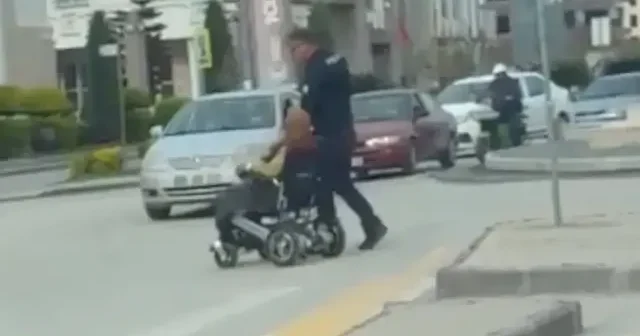 Osmaniye de polis memurundan yürek ısıtan hareket VİDEO İZLE