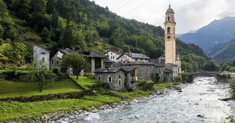 Köye ışık getirmek için dev aynalar kullandılar: İtalya nın Viganella köyünde 3 ay güneş doğmuyor!