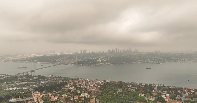 Afrika dan gelen çöl tozu İstanbul u etkisi altına alıyor