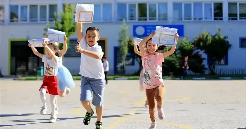 Okullar ne zaman kapanacak? Karne hangi gün alınacak? 2026 yaz tatili tarihi Son Dakika Haberleri