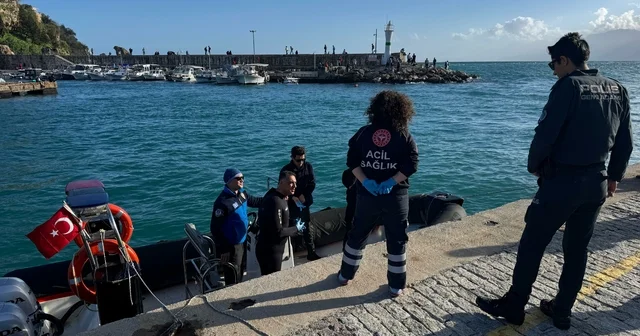Deniz manzarası izlerken dalga ile açığa sürüklendiler; 2 kardeş kurtuldu, kuzenleri öldü Antalya Haberleri