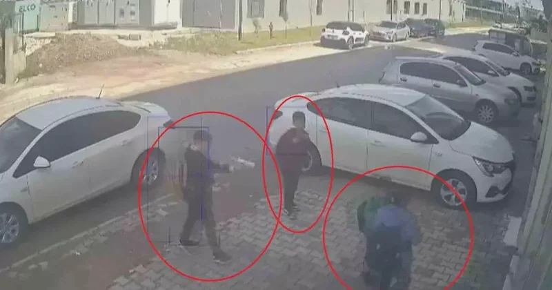 Ellerindeki oyuncak silahla 11 yaşındaki çocuğun önünü kesen 3 akranı para istedi