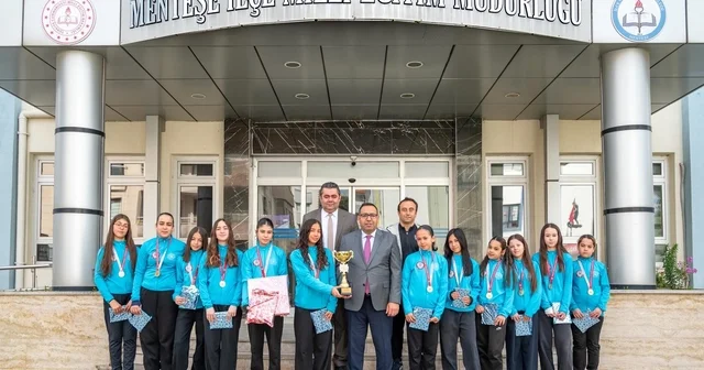 Menteşe Cumhuriyet Ortaokulu Hokey Takımı, Türkiye yarı finalleri yolunda Muğla Haberleri