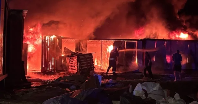 Erzincan da işçi konteynerlerinde yangın paniği Erzincan Haberleri