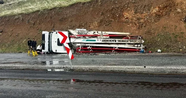 Elazığ da beton pompası yan yattı: 1 yaralı Elazığ Haberleri