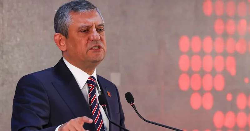 Özel den silkelemelere rest: Dimdik ayaktayız!