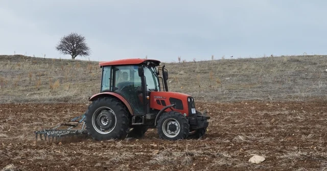 Baharla birlikte tarlalarda ekim mesaisi başladı Erzurum Haberleri