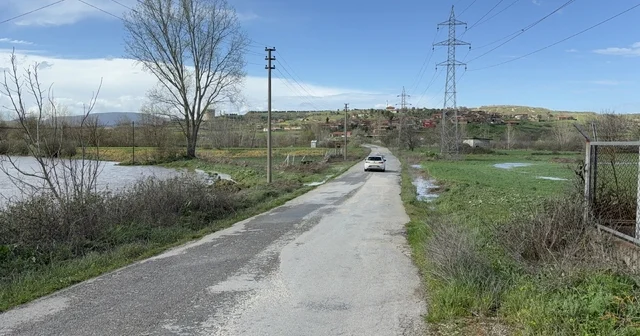 Çanakkale de taşkın nedeniyle kapanan köy yolu ulaşıma açıldı Çanakkale Haberleri