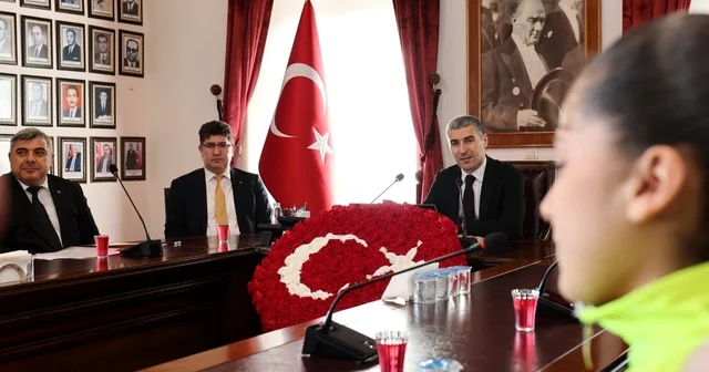 Vali Aktaş: Sporda ve eğitimde başarı gösteren gençler şehrin en kıymetli hazinesidir Afyonkarahisar Haberleri