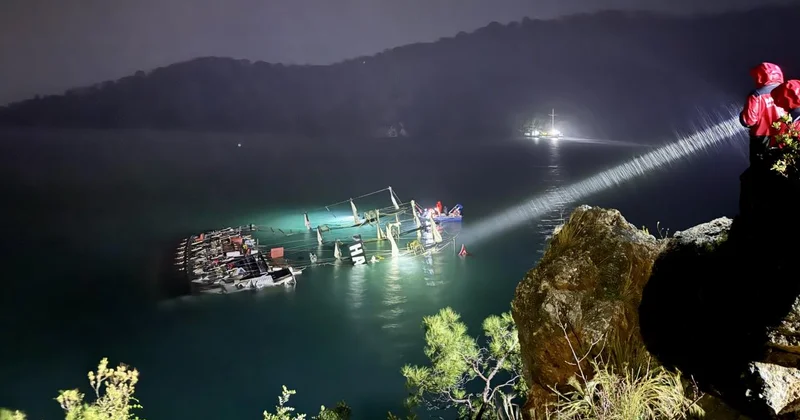 Fethiye de karaya sürüklenen tekne battı, 1 kişi aranıyor