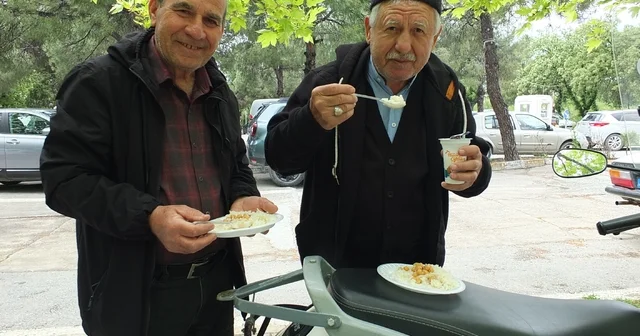 Burhaniye de pilav hayırları devam ediyor Balıkesir Haberleri