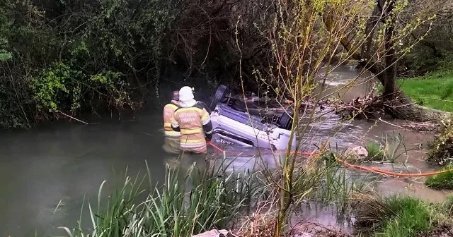 Porsuk Çayı’na düşen otomobilin sürücüsü ağır yaralandı VİDEO İZLE
