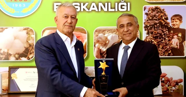 Hasan Altun dan, İl Müdürü Sağlam a teşekkür plaketi Gaziantep Haberleri
