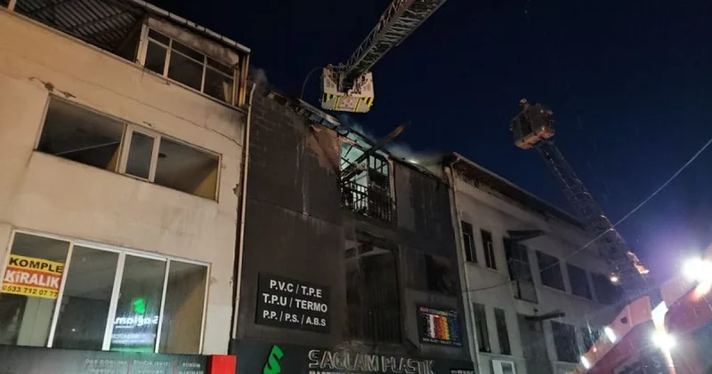Bayrampaşa da 5 katlı iş yerinde yangın Son dakika haberleri