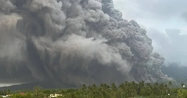 Filipinler’de Mayon Volkanı alarmı: Sıcak kül akışları şehri karanlığa gömdü VİDEO İZLE