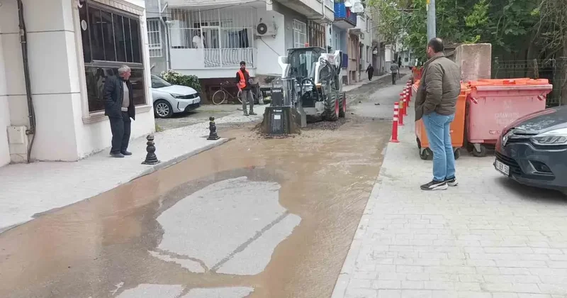 Altyapı çalışmasında ana su hattı patladı