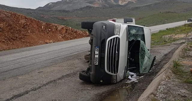 Taziyeye gidenleri taşıyan minibüs devrildi: 11 yaralı Malatya Haberleri