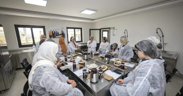Mersin de kadın üreticilere bitki çayı eğitimi Mersin Haberleri